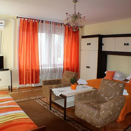 Altan Apartment *